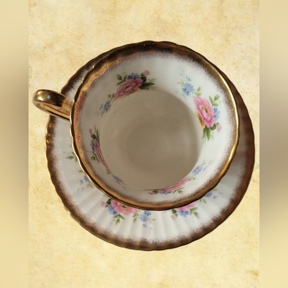 VINTAGE ROYAL VICTORIA FLORAL TEACUP & SAUCER GOLDEN ANNIVERSARY FINE BONE CHINA - Picture 3 of 9